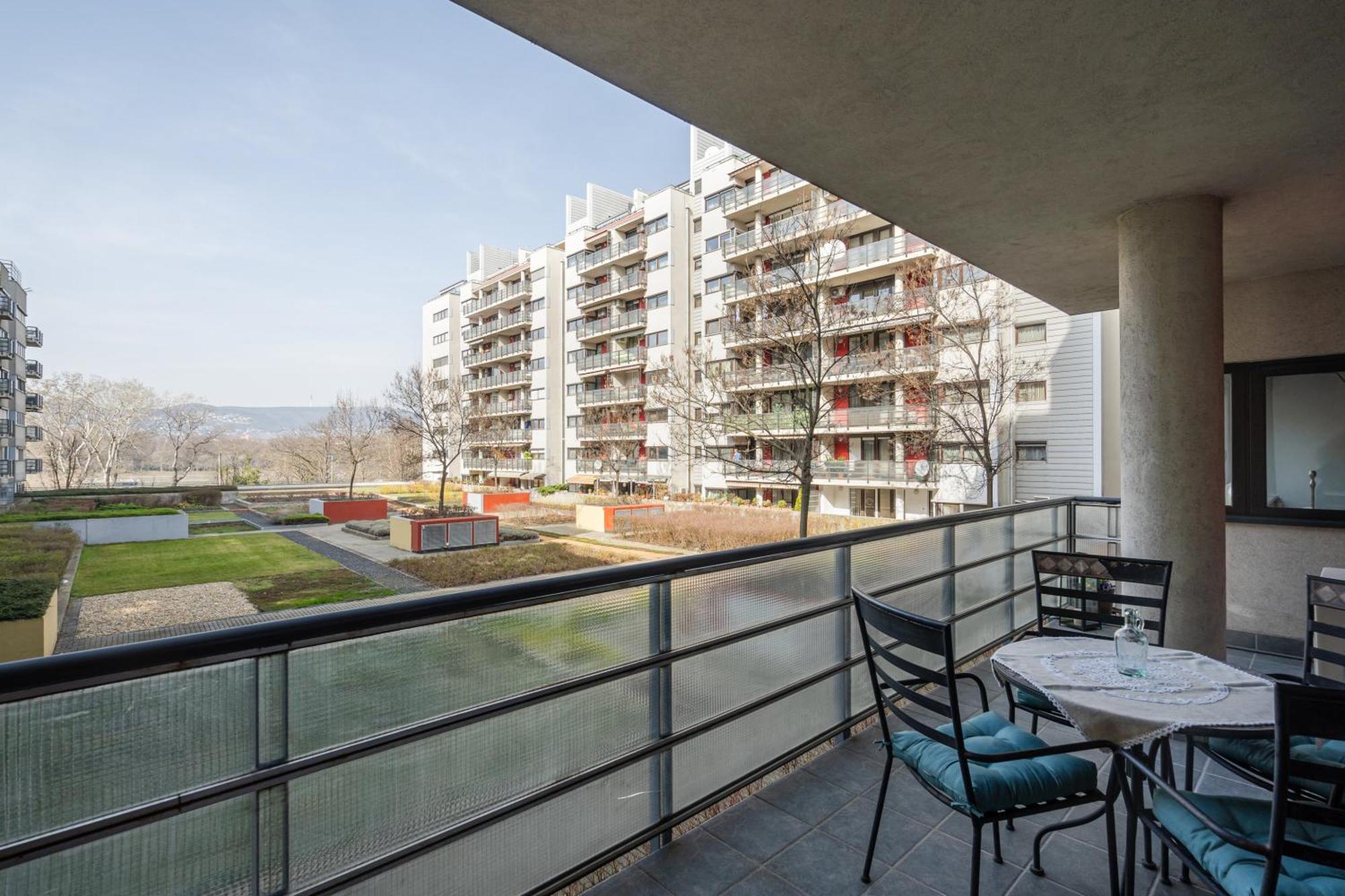 Heart And Soul Apartment Budapest Bagian luar foto